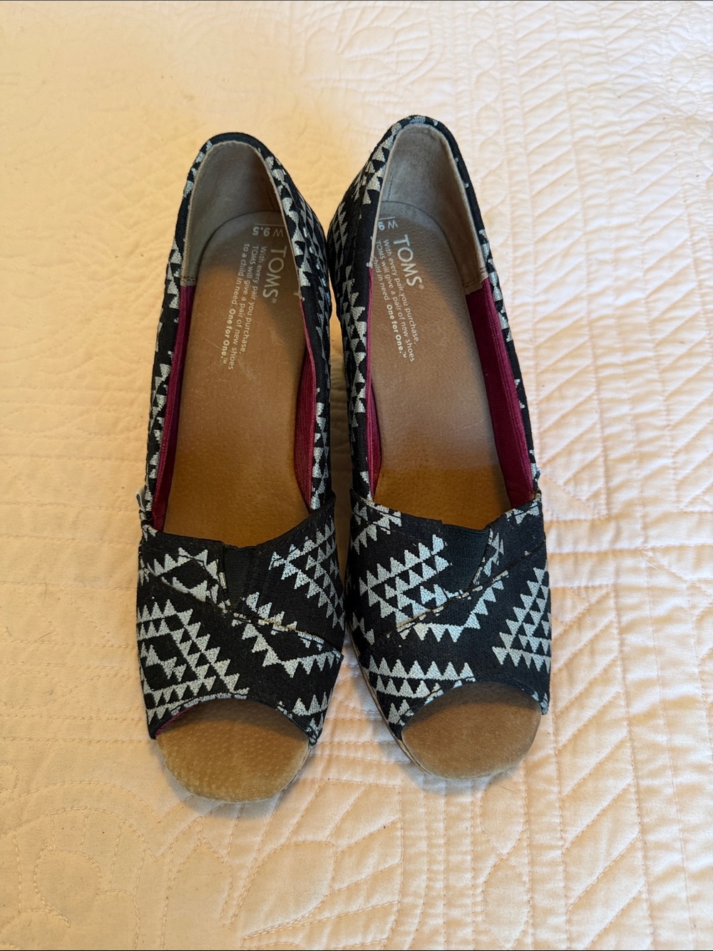 TOMS Black & White Geometric Peep-Toe heels